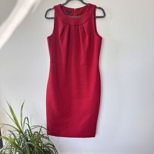 Elegant Red Sleeveless Dress